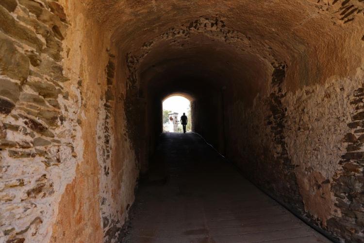 Tunnel dans le fort de l'Eminence