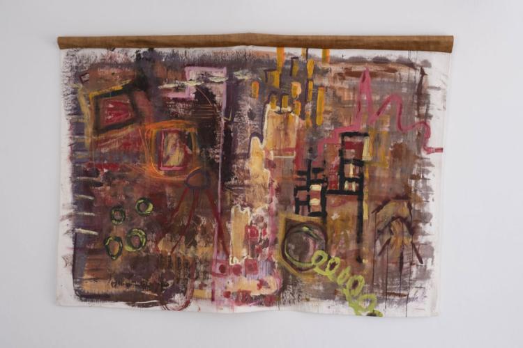 Marion Detalle, Citadine frénésie, 2023, toile sur tissu coton avec contour velours et peinture acrylique, 145x98 cm - Marion Detalle, Citadine frénésie, 2023, toile sur tissu coton avec contour velours et peinture acrylique, 145x98 cm
