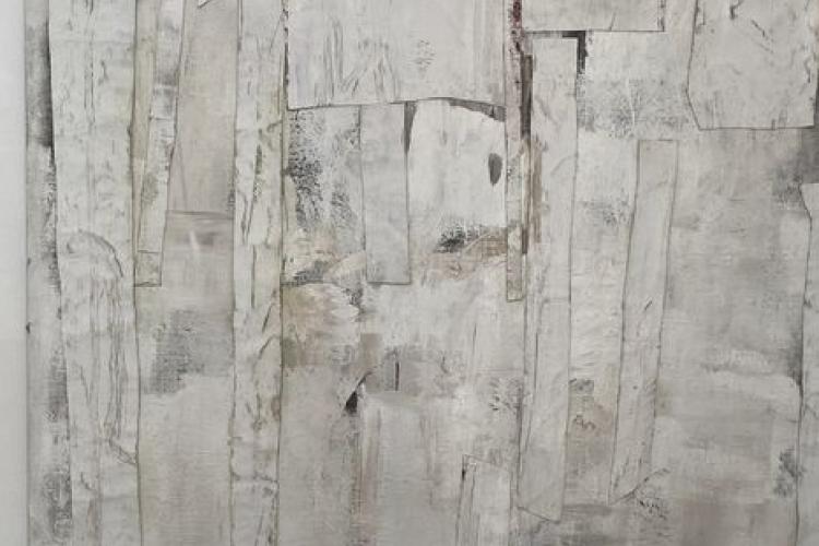 Sophie Lopizz, L'écorce, 2022, pièces découpées en toile de jute, peintes à lacrylique, collées sur toile peinte d'acrylique et de plâtre, 124x95 cm - Sophie Lopizz, L'écorce, 2022, pièces découpées en toile de jute, peintes à lacrylique, collées sur toile peinte d'acrylique et de plâtre, 124x95 cm